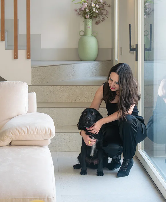 Elizabeth Hernández — cofundadora y directora creativa de Sinpar Studio, estudio de interiorismo en Madrid