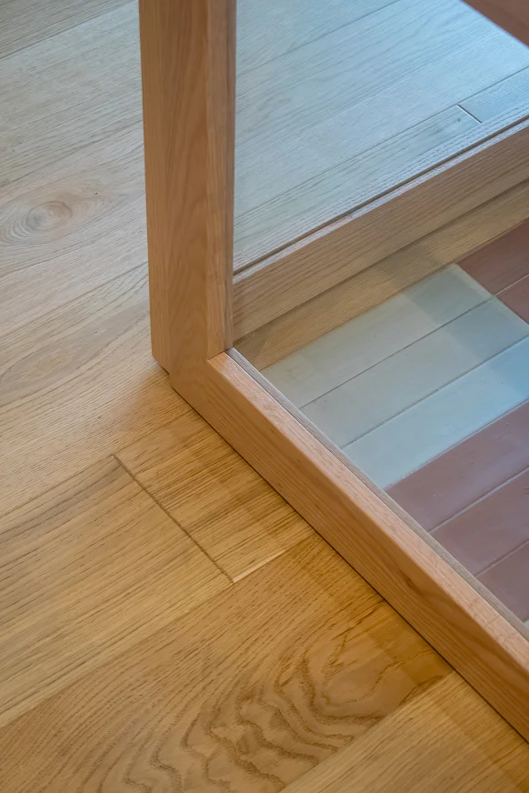 Sinpar Studio — Detalle transicion suelo madera y baldosas ajedrez reforma chalet Pozuelo