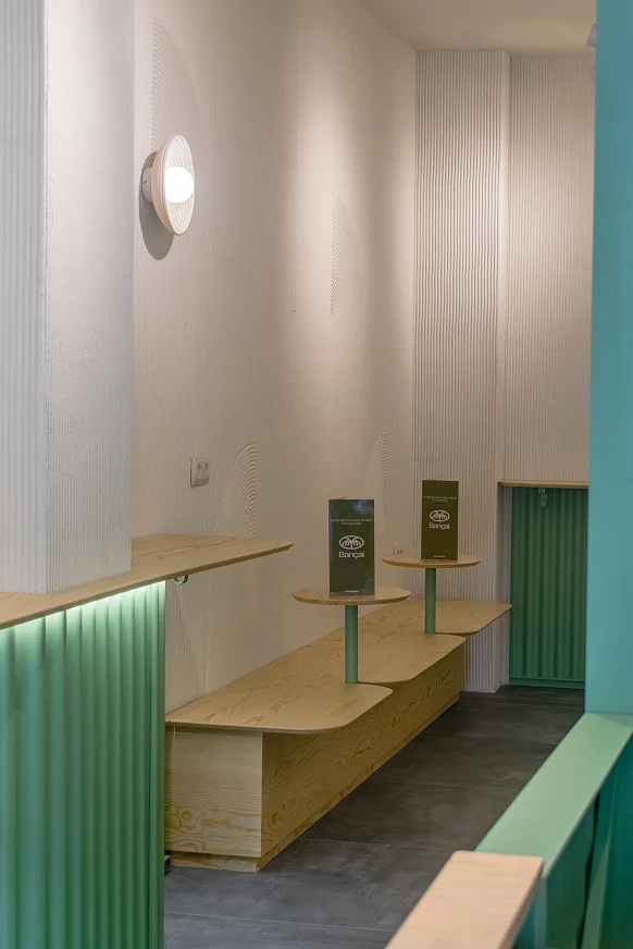Sinpar Studio — Entrada y fachada acristalada local Ponzano Madrid