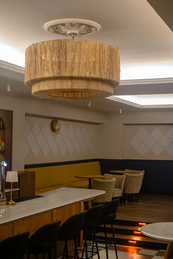 Sinpar Studio — Botellero retroiluminado en comedor restaurante Cuzco Madrid